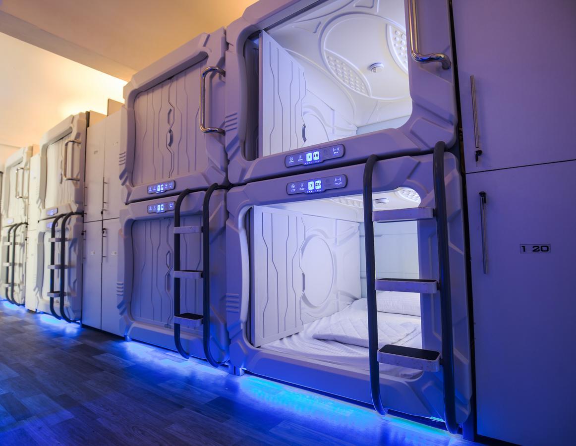 The Capsule Hotel Kolombo Bagian luar foto