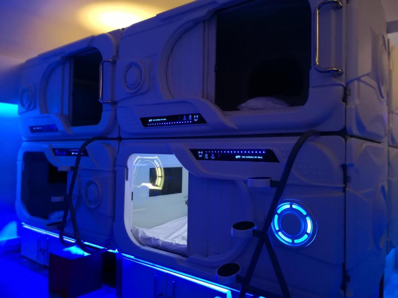 The Capsule Hotel Kolombo Bagian luar foto