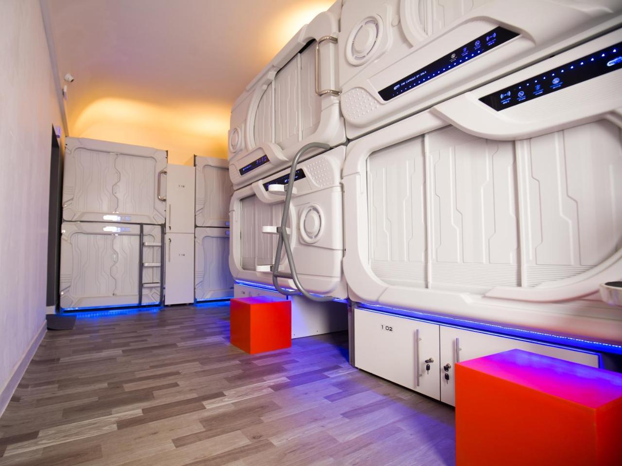 The Capsule Hotel Kolombo Bagian luar foto